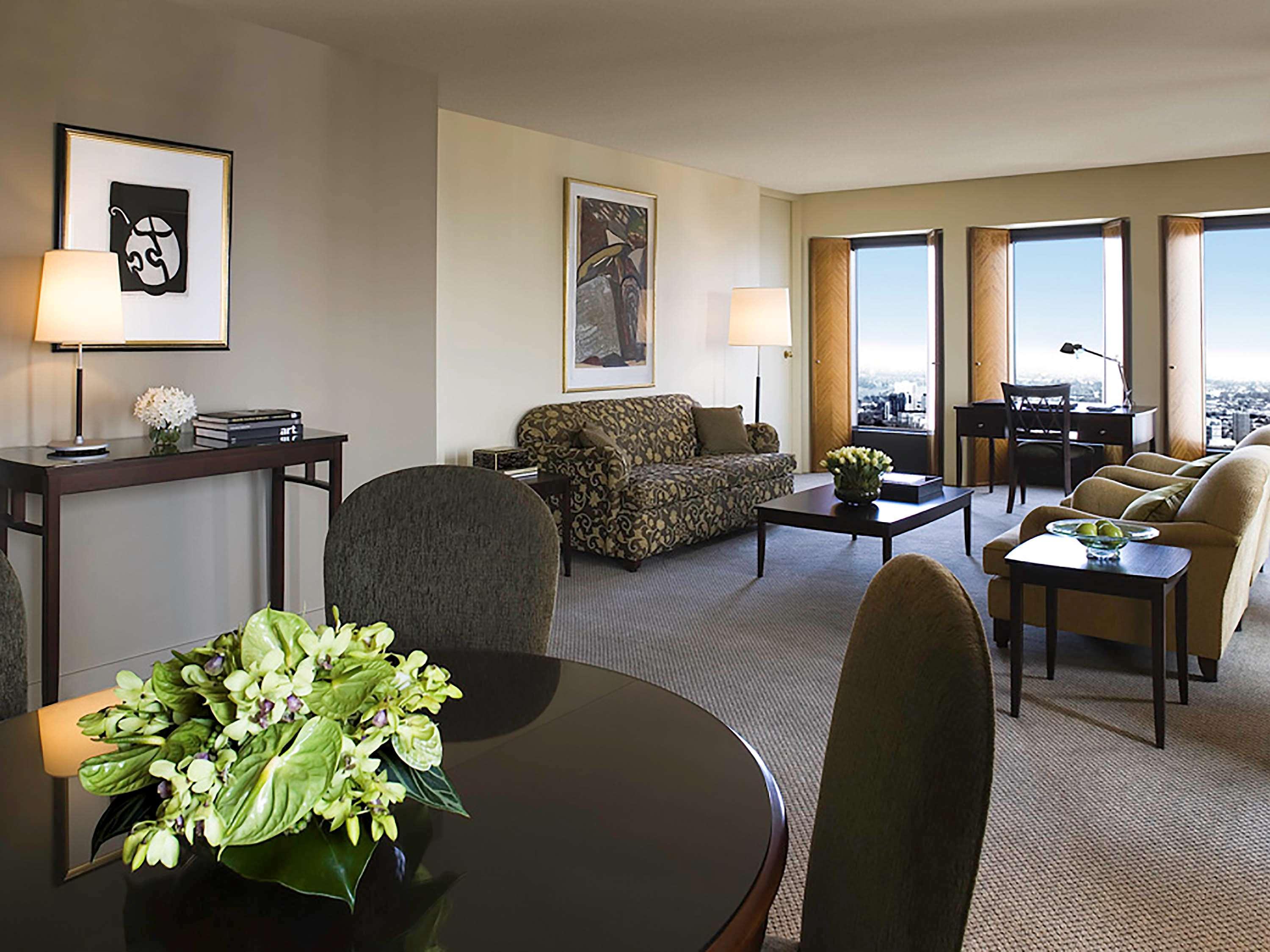 Готель Sofitel Melbourne On Collins Екстер'єр фото A living room at The Ritz-Carlton, San Francisco