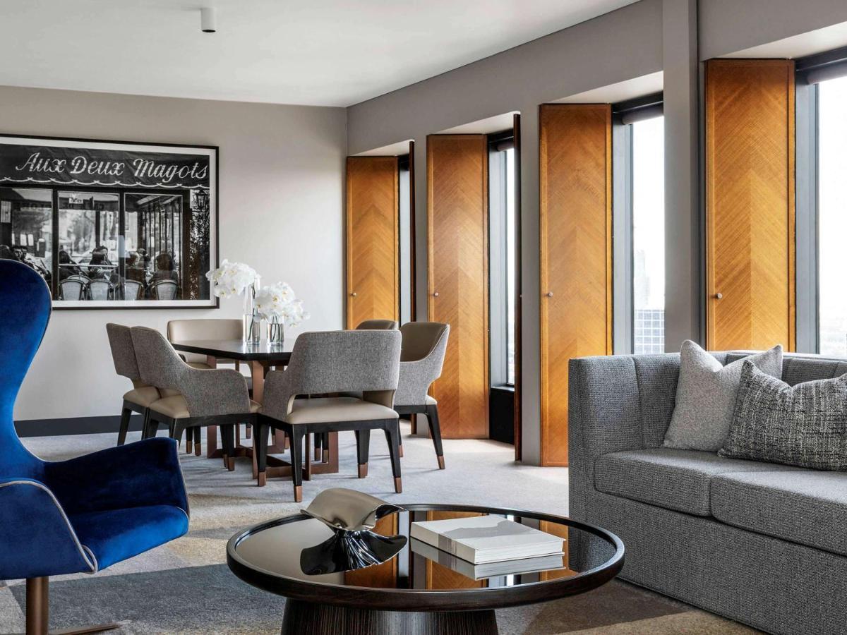 Готель Sofitel Melbourne On Collins Екстер'єр фото The interior of a suite at The Dorchester