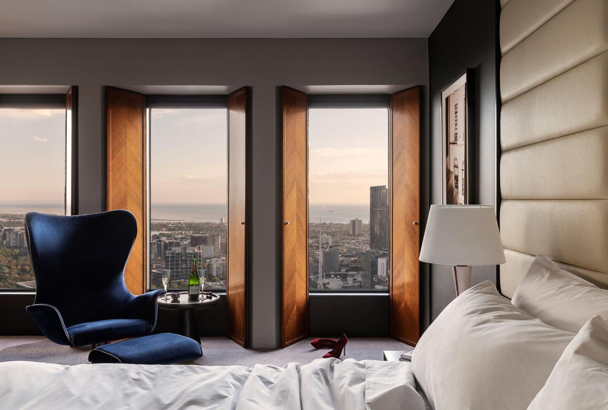 Готель Sofitel Melbourne On Collins Екстер'єр фото A bedroom at the Ritz-Carlton, Chicago