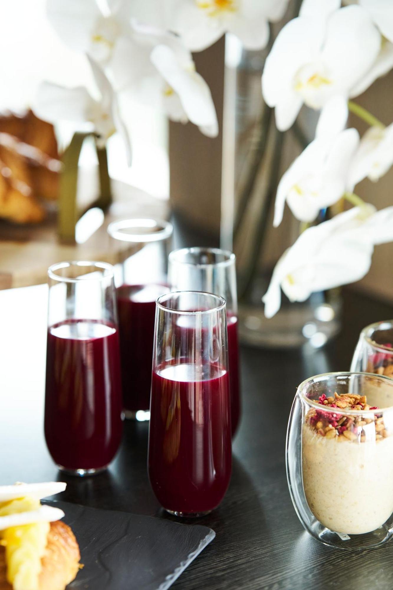 Готель Sofitel Melbourne On Collins Екстер'єр фото A Kir Royale